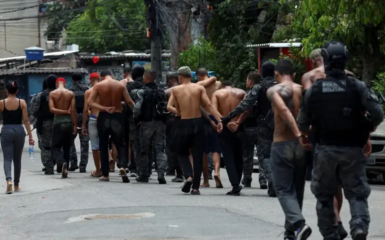 Transferência de chefes do tráfico do Rio para presídios federais segue sem data definida