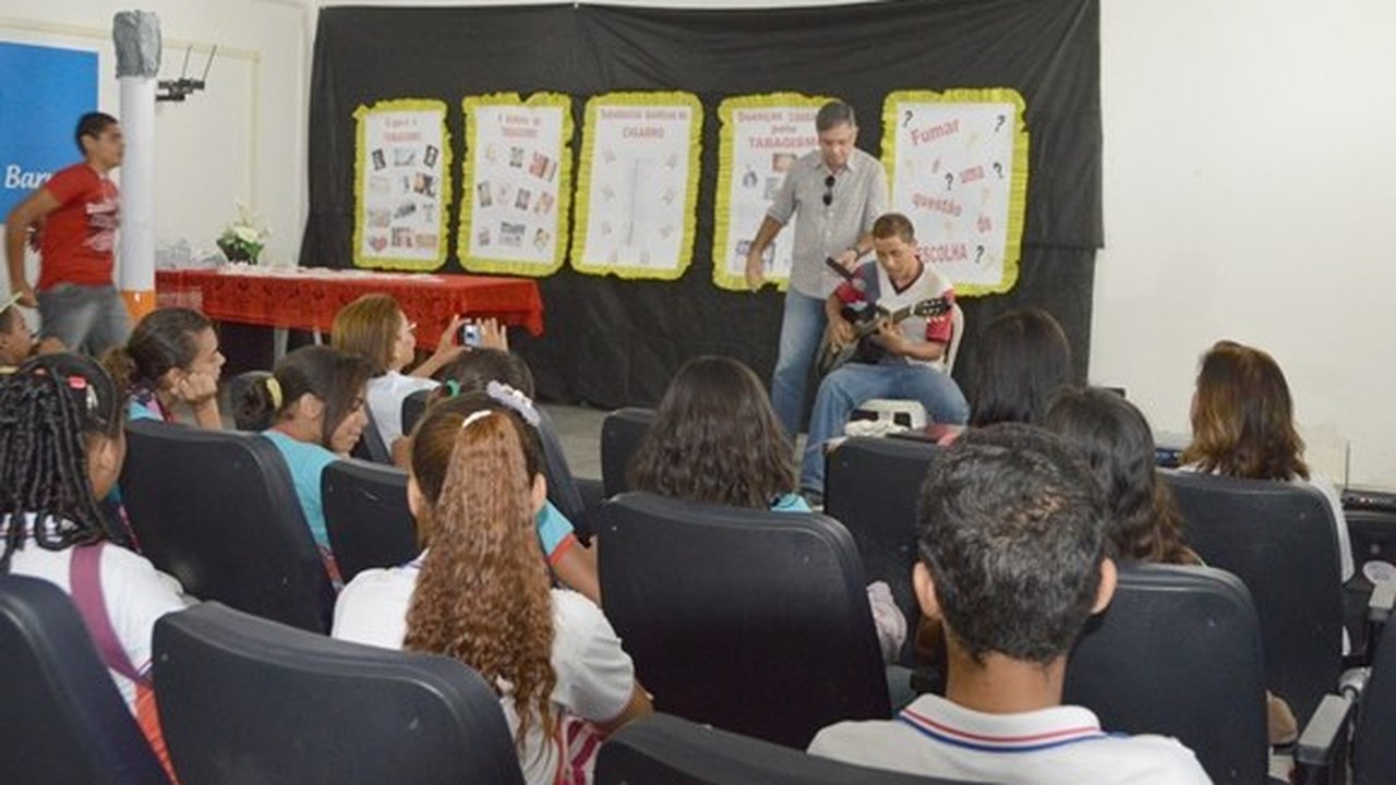 Estudantes participam de ações de combate ao tabagismo