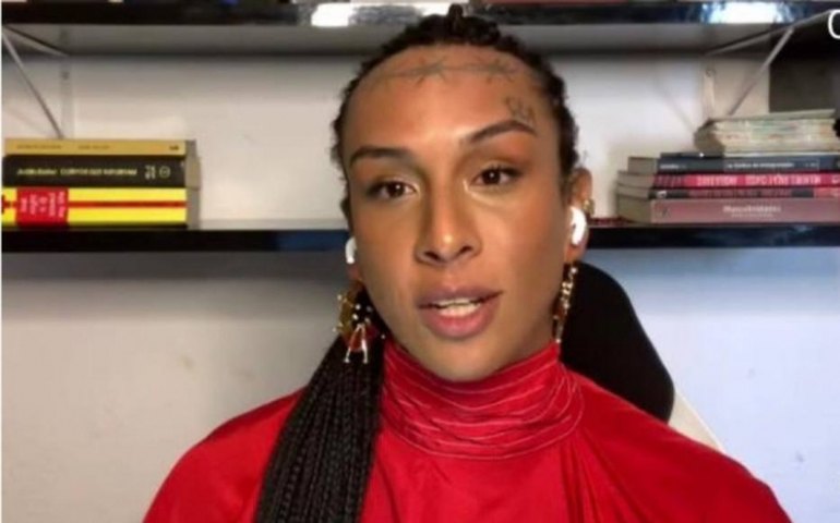 Linn da Quebrada diz que já segurou xixi por transfobia em banheiros públicos