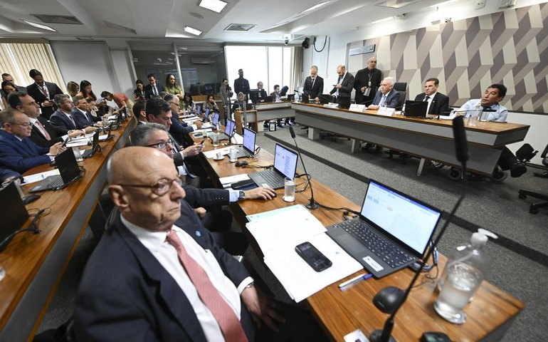 PL da Dosimetria: CCJ reduz para quatro horas prazo de pedido de vista