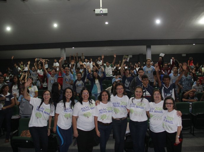 Alunos das escolas municipais participam de Aulão Prova Brasil