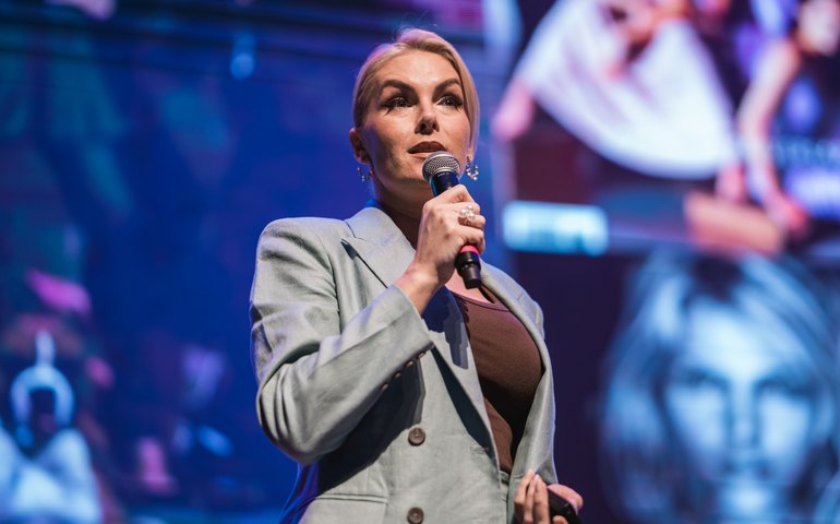 Empreendedoras lotam o Teatro Gustavo Leite na 2ª edição do Entre Elas