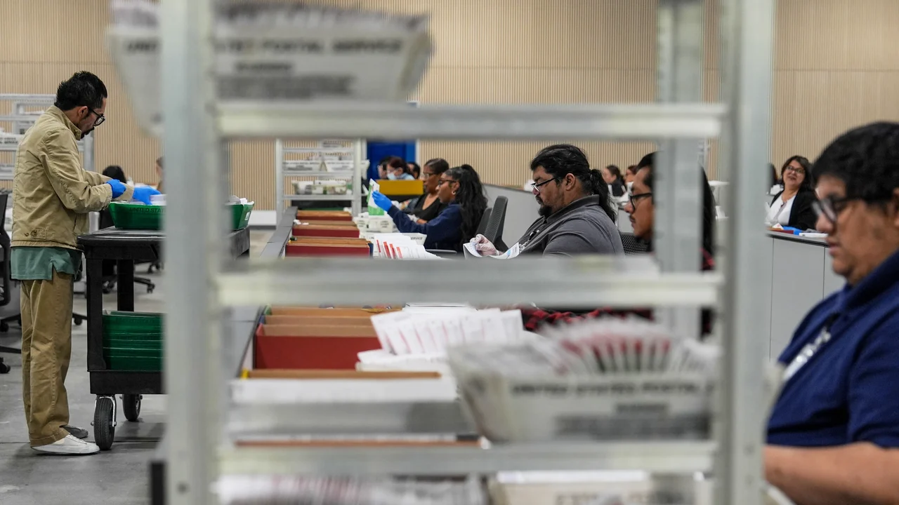 Juiz ordena que o Departamento de Justiça dos EUA entregue lista de supostos eleitores não cidadãos na Califórnia.
