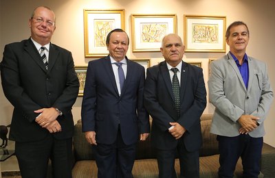 Presidente do TJ/AL recebe representantes da Assembleia Legislativa