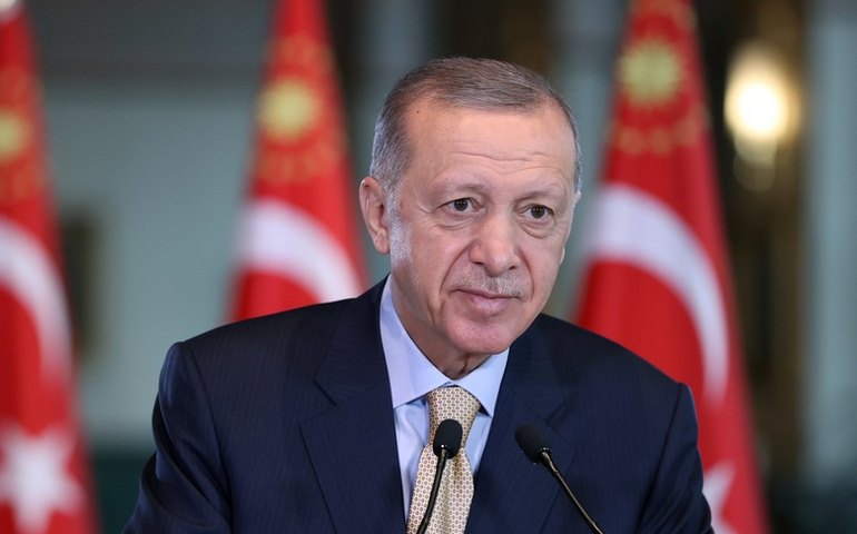 Erdogan pede, em telefonema com Putin, que Rússia decrete cessar-fogo na Ucrânia