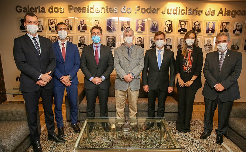 Direção da Ordem dos Advogados do Brasil de Alagoas visita presidente do Tribunal de Justiça