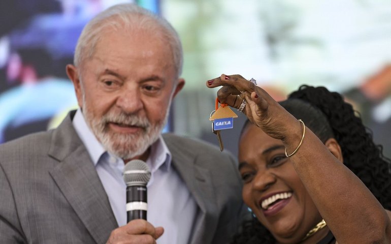 Lula cobra recursos para crédito imobiliário para classe média