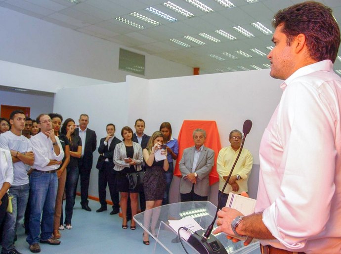 Rui Palmeira prestigia inauguração de centro do Instituto Crescer