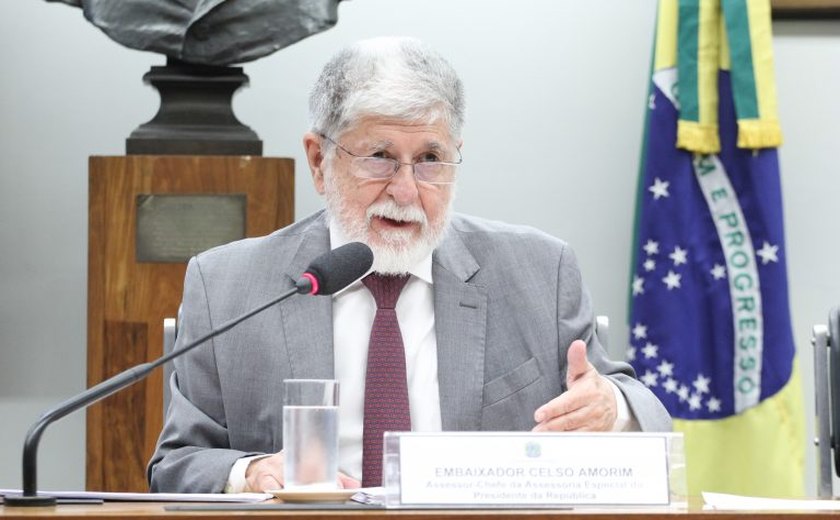 Comissão debate com o embaixador Celso Amorim a formulação e a execução da política externa brasileira