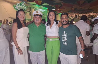 Prévia Carnavalesca Verde e Branco Encheu o Salão do Iate Clube Pajussara de Alegria, Brilho e Tradição