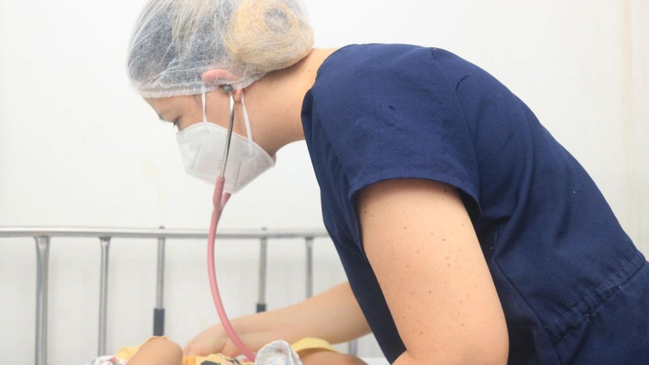 Médica do Hospital Dr. Ib Gatto Falcão alerta para aumento de doenças respiratórias em crianças no outono