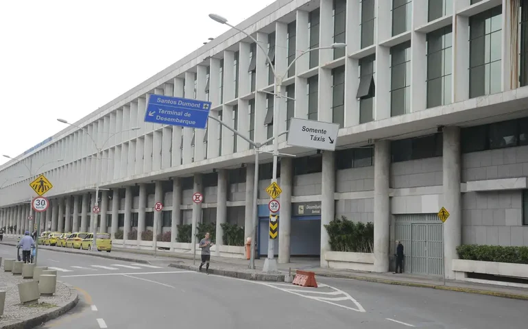 Vento forte cancela voo no Santos Dumont, mas aeroportos do Rio operam normalmente