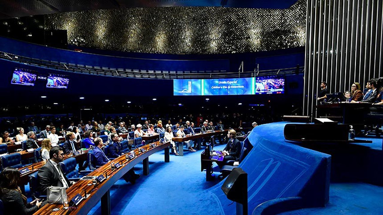 Dia da Democracia no Brasil é celebrado com alusão à ditadura e ao 8 de janeiro