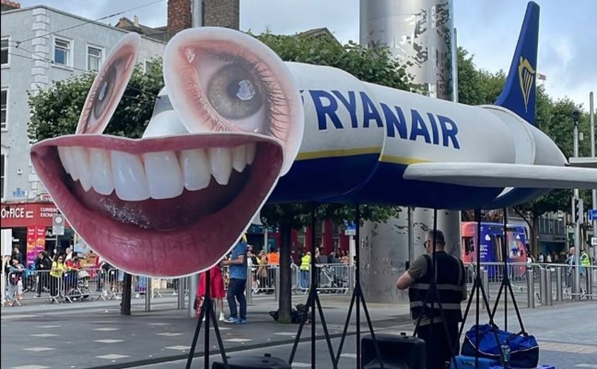Ryanair eleva bônus para barrar malas fora do tamanho