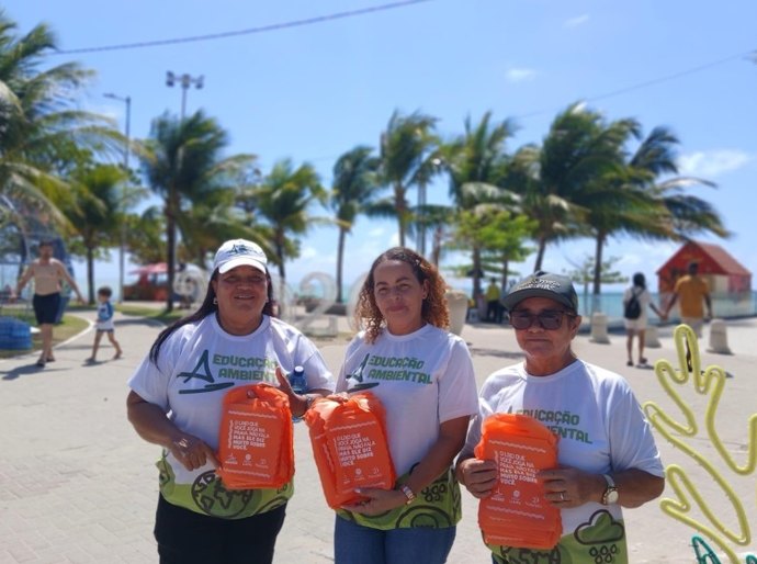 Ações do Projeto Praia Limpa fortalecem limpeza na orla de Maceió