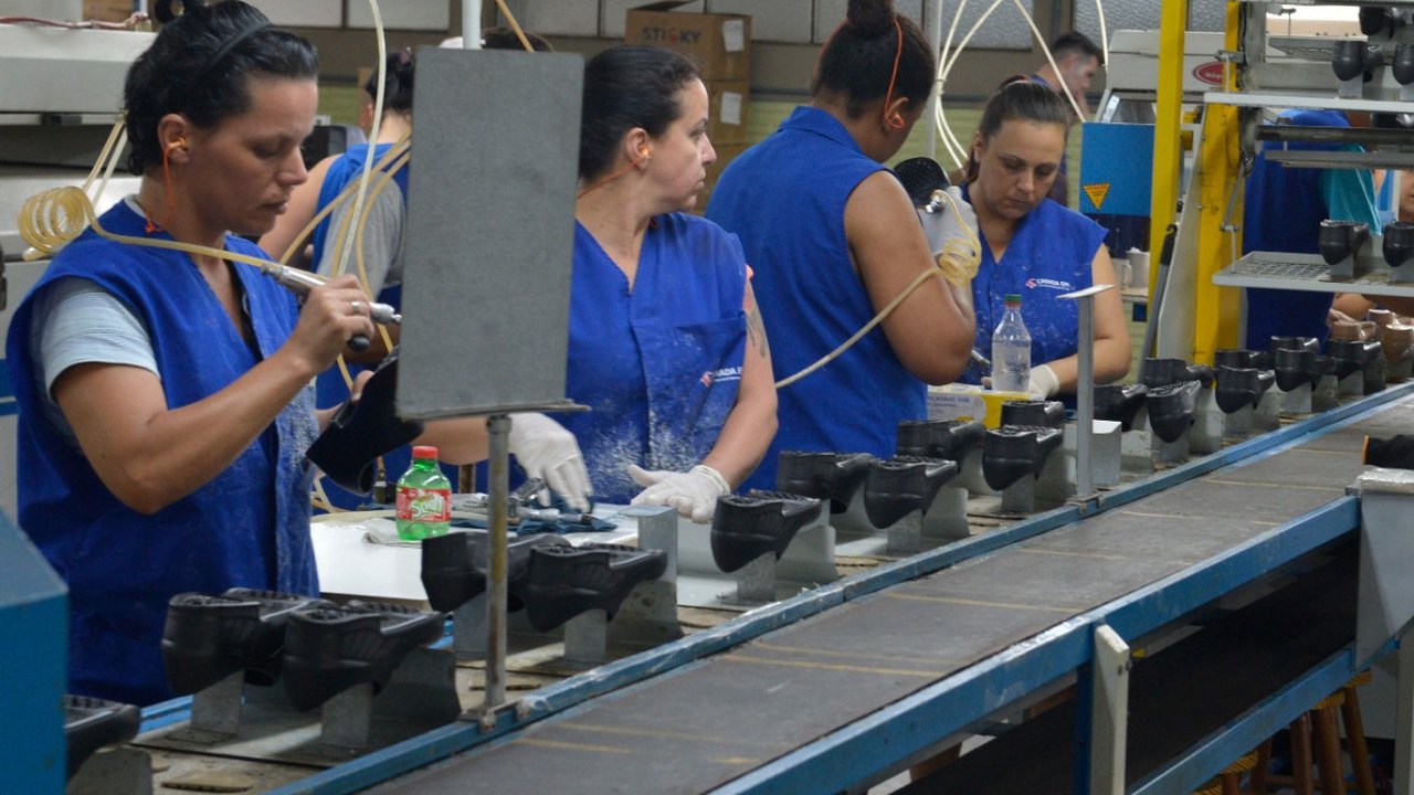 Índice de Confiança (Icei) recua 1,8 ponto em novembro, para 56,0 pontos, diz CNI