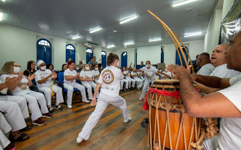 Idosas capoeiristas conquistam graduação no Dia da Capoeira