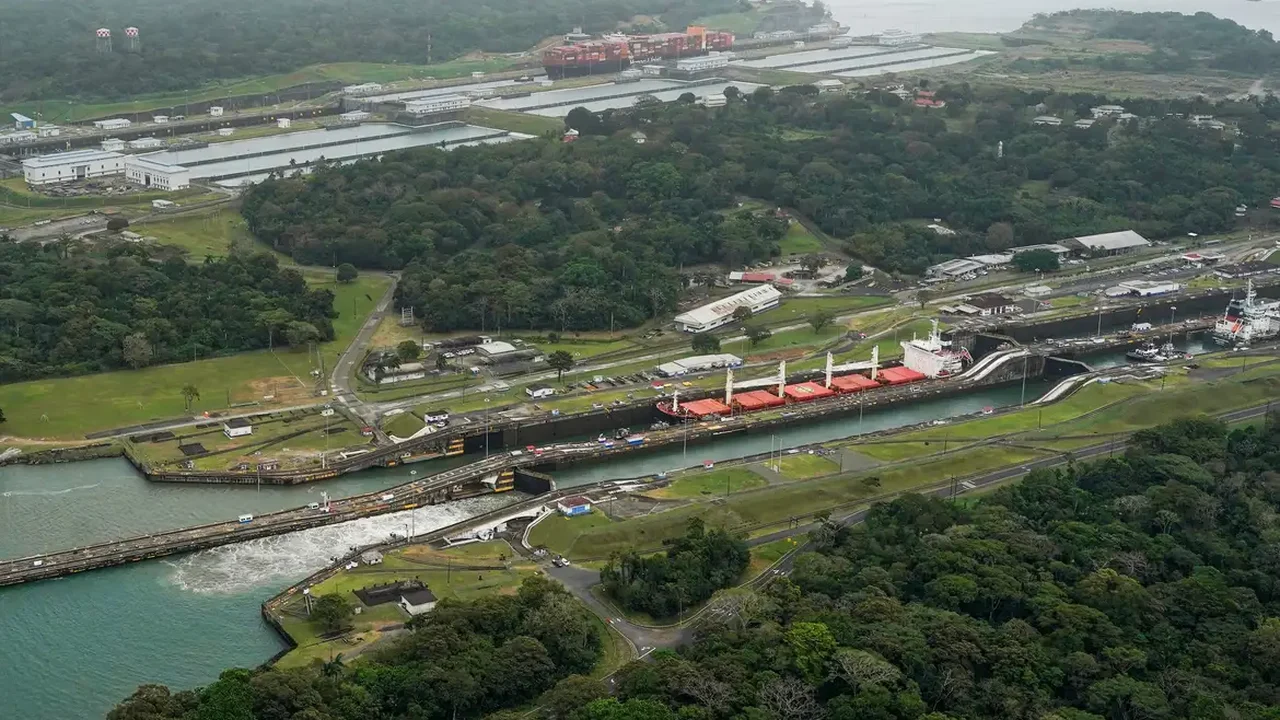 Canal do Panamá nega informação divulgada pelos EUA sobre isenção de taxas a navios americanos