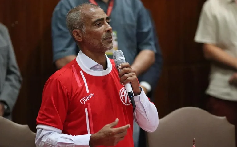 Romário está relacionado para estreia do America na segunda divisão do Carioca 