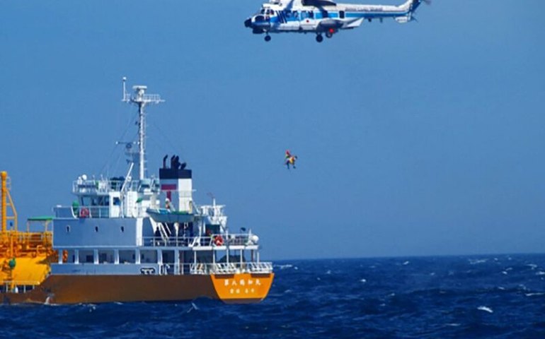 Banhista é resgatada com vida a 80 km da costa, 36h depois de ser levada pelo mar