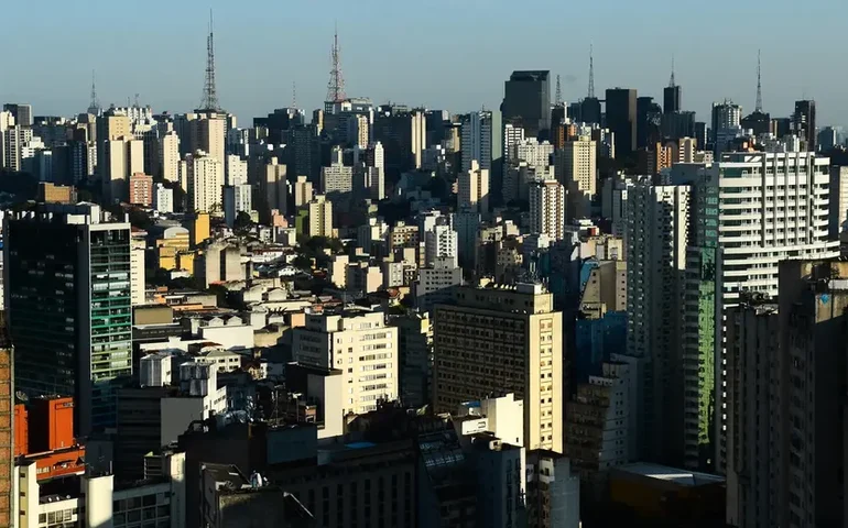 QuintoAndar/Datafolha: 65% dos brasileiros deixaram de negociar imóvel pelo preço, diz estudo