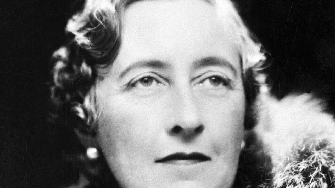 Viajante, surfista e especialista em venenos: a vida secreta de Agatha Christie, agora revelada em exposição