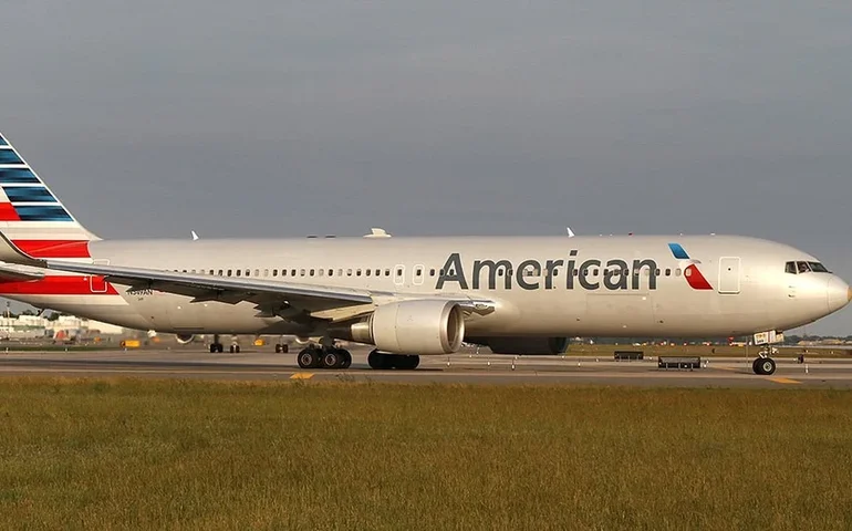 American Airlines supera projeções de lucro e receita, mas ação cai no pré-mercado
