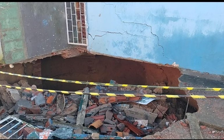 Defesa Civil interdita quatro casas no bairro da Canafístula, em Arapiraca