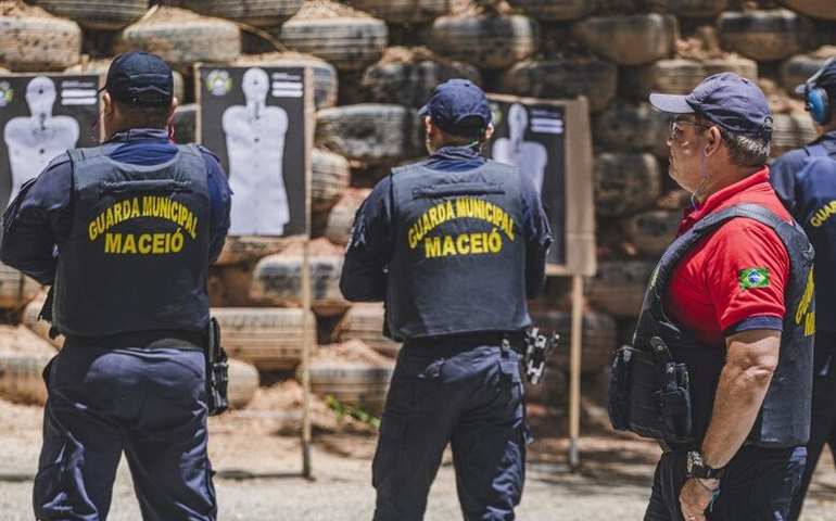 Guardas municipais concluem curso de instrução de armamento e tiro