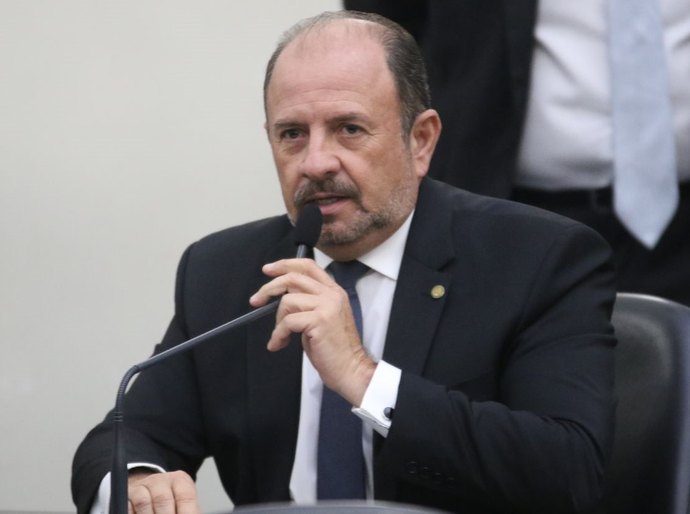 Projeto de lei da ALE cria programa de diagnóstico precoce e tratamento do retinoblastoma