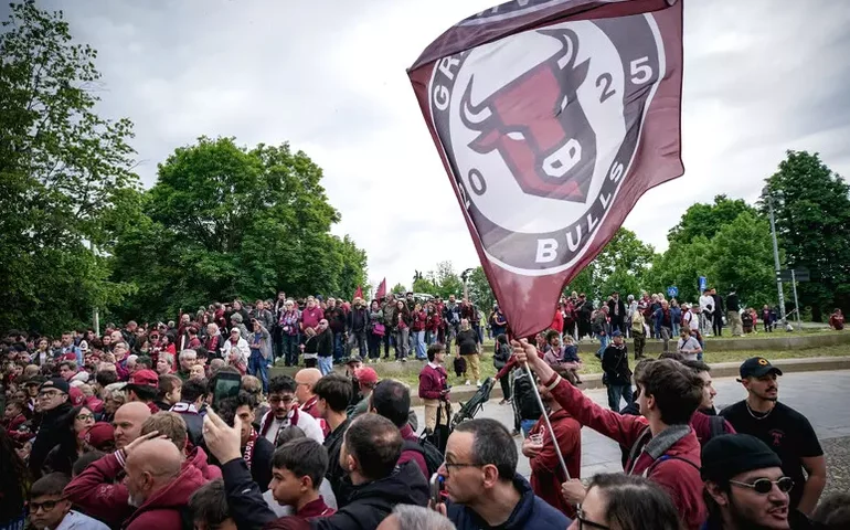 Homenagem ao 'Grande Torino' é marcada por protestos de torcedores