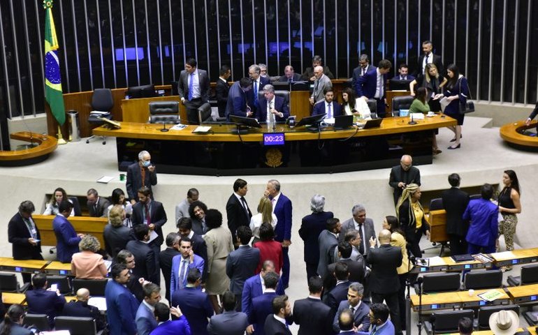 Câmara aprova urgência para projeto do novo arcabouço fiscal