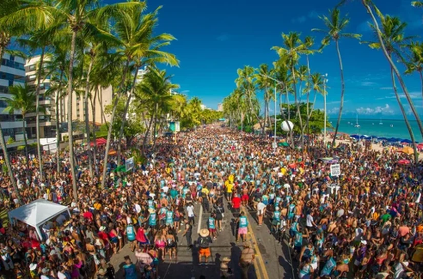 Blocos animam a orla e festivais encerram o fim de semana cultural em Maceió