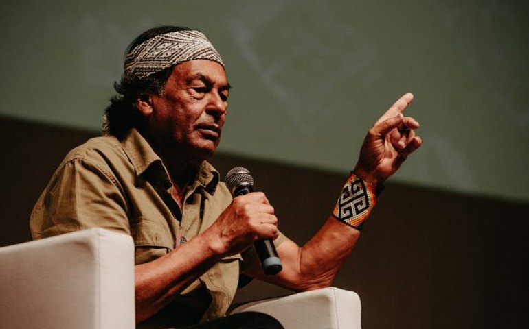 Ailton Krenak compartilha afeto e sabedoria com o público em Maceió