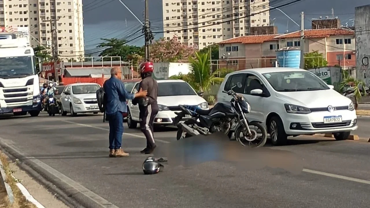 Mulher morre após acidente com moto por aplicativo na Avenida Menino Marcelo