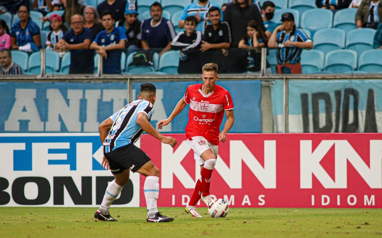 Grêmio supera o CRB, chega à terceira vitória seguida e alcança o topo da Série B