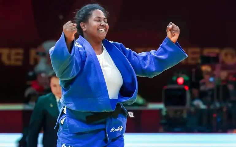 Olimpíadas 2024: Beatriz Souza ganha da francesa número 1 do ranking e garante medalha no judô