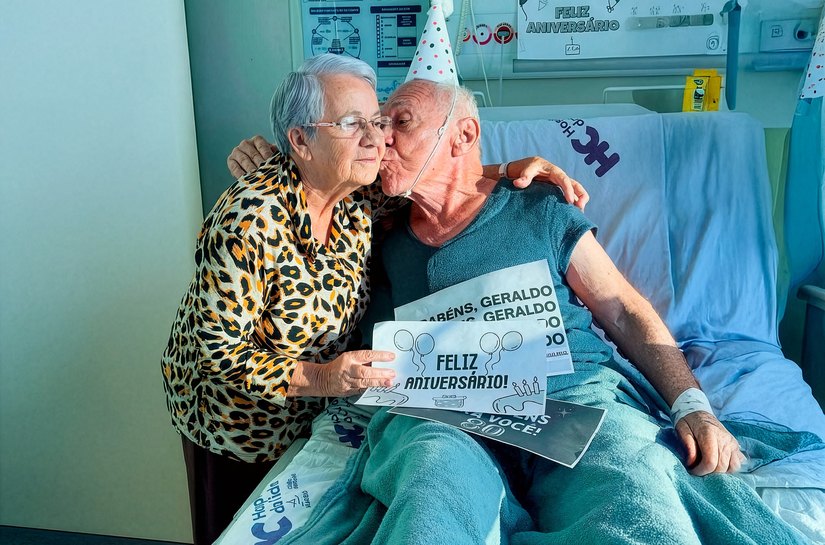 Aos 80 anos, aposentado celebra aniversário com alta médica no Hospital da Cidade