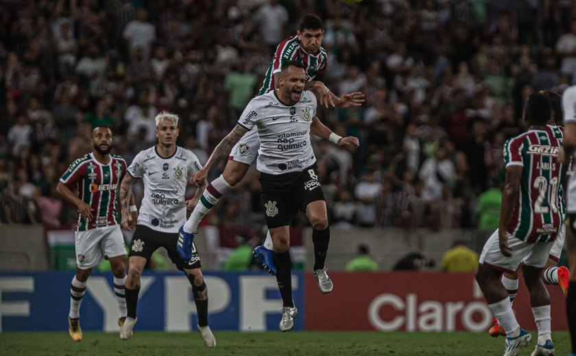 Corinthians e Fluminense lutam por vaga na decisão