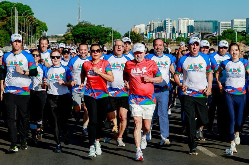 “É por meio da educação que a gente vai tornar o Brasil soberano”, diz Lula na Corrida e Caminhada MEC 95 Anos