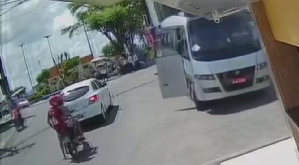 Ônibus escolar perde o controle e estudante assume o volante em Sergipe / Foto: Foto: Redes Sociais/ Reprodução