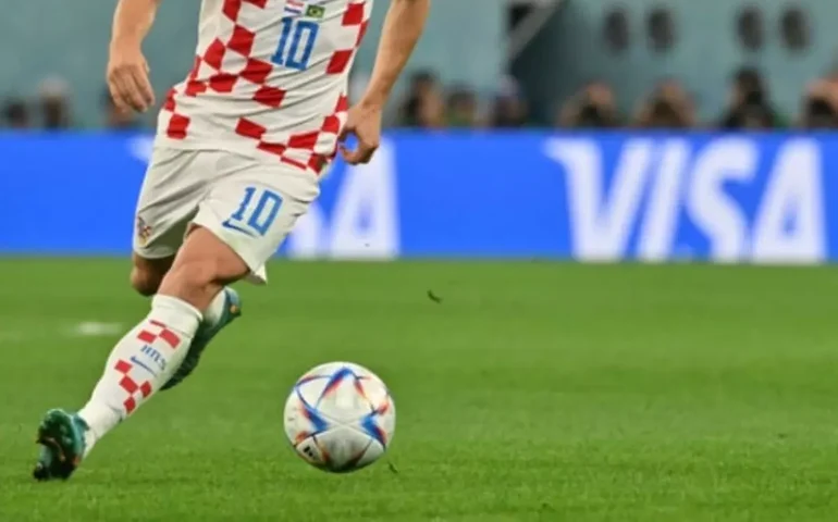 Dínamo Zagreb faz anúncio em jornal pela contratação de ídolo Modric