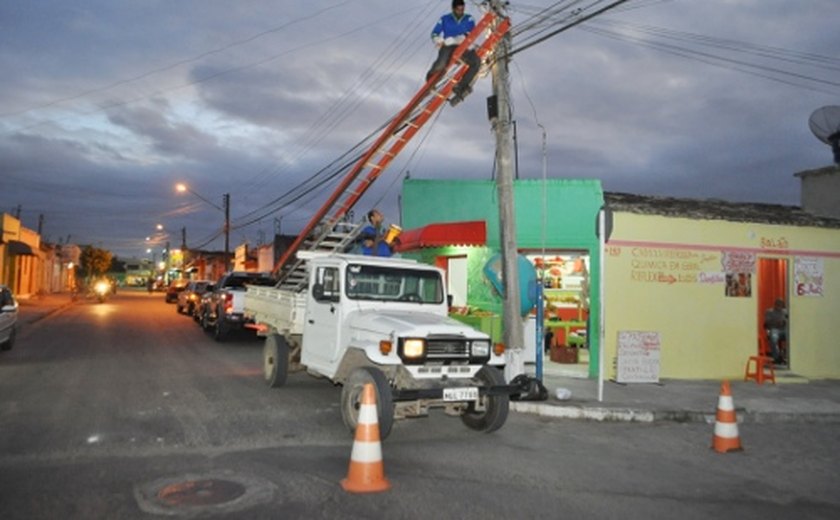 Prefeitura Arapiraca expande serviços no sistema de iluminação pública