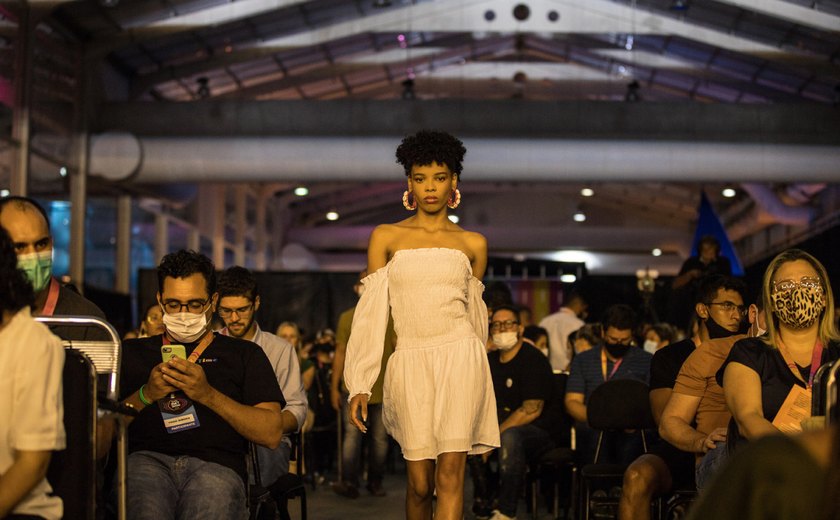 Com apoio do Sebrae Alagoas, desfile de moda afro sobe ao palco principal do Trakto Marketing Show