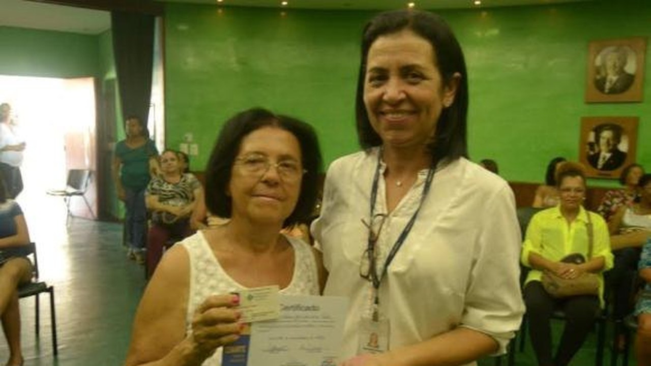 Artesãs concluem curso de capacitação e recebem carteira oficial da profissão