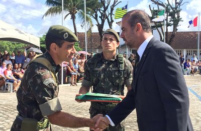 Juiz João Dirceu recebe diploma de Colaborador Emérito do Exército