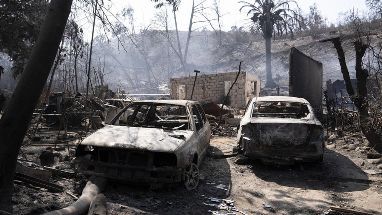 Ex-bombeiro é preso acusado de ser 'autor material' de incêndio que deixou 137 mortos e milhares de casas destruídas no Chile
