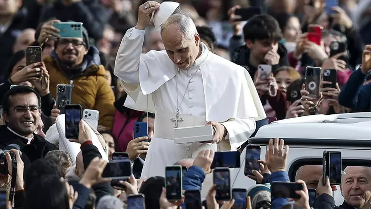 Leão XIV critica concentração de renda e 'idolatria' ao dinheiro
