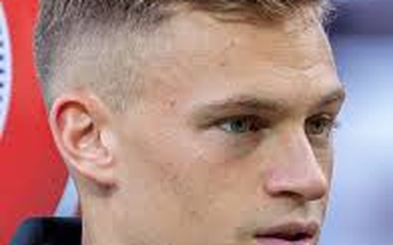 Kimmich critica enquete que questiona presença de 'estrangeiros' na seleção alemã: 'Racismo'