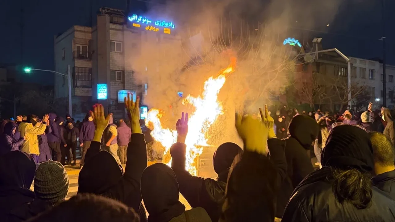 Novas sanções dos EUA contra o Irã visam o ministro do Interior devido à repressão aos manifestantes